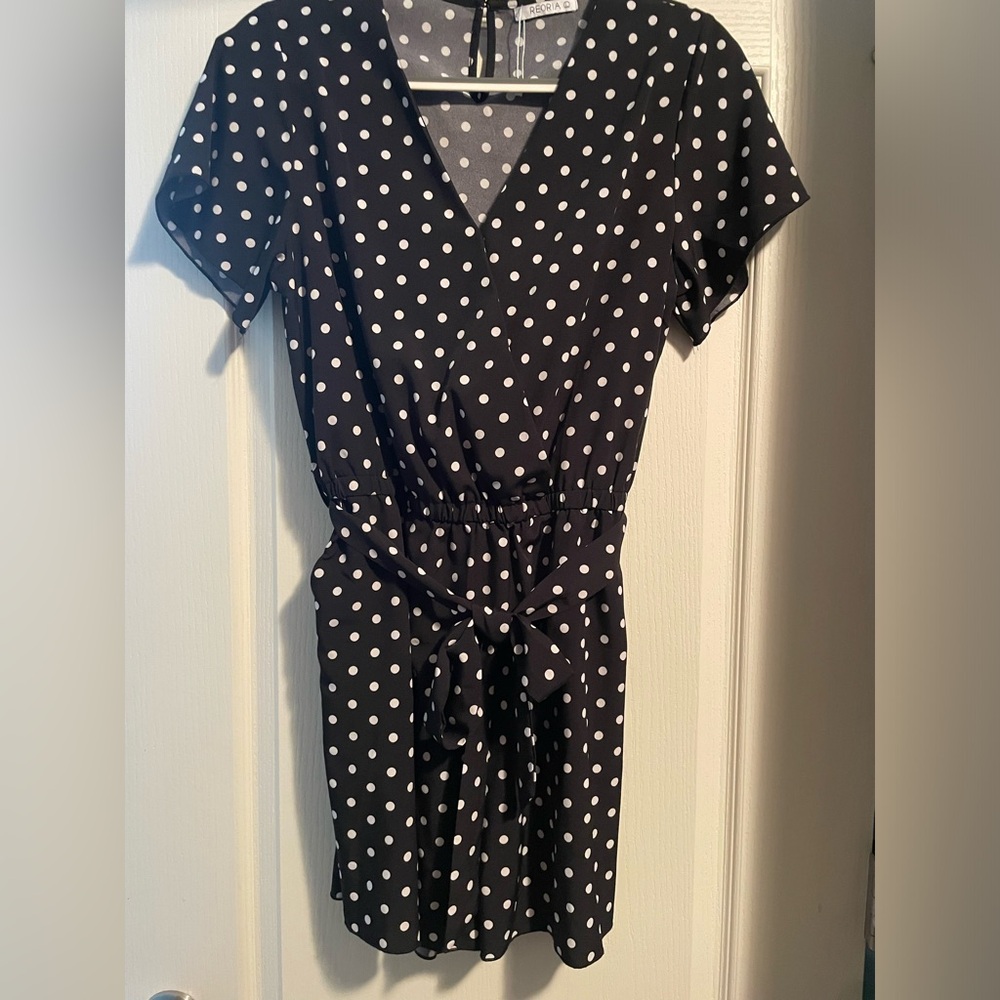 Cute romper, perfect for casual or easy to dress up!